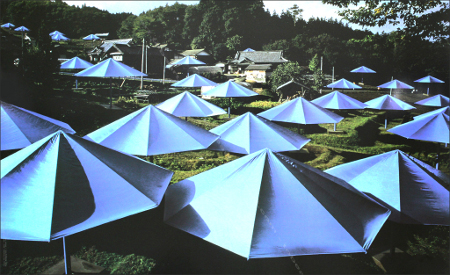 Affiche originale  / Original poster de CHRISTO & Jeanne-Claude. The Umbrellas - Japan-USA 1984-91 - Ibaraki, Japan Site.